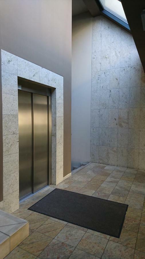 Quiet And Spacious Apartment With Garage Option كراكوفيا المظهر الخارجي الصورة