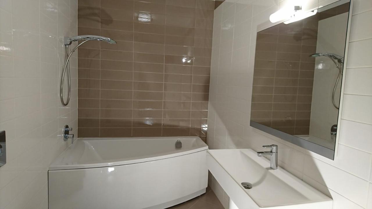 Quiet And Spacious Apartment With Garage Option كراكوفيا المظهر الخارجي الصورة